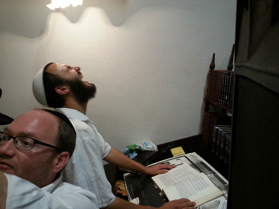 אֱלוֹהַּ סְלִיחוֹת סְלַח לָנוּ • שעה של סליחות בנוסח קרליבך • צפו