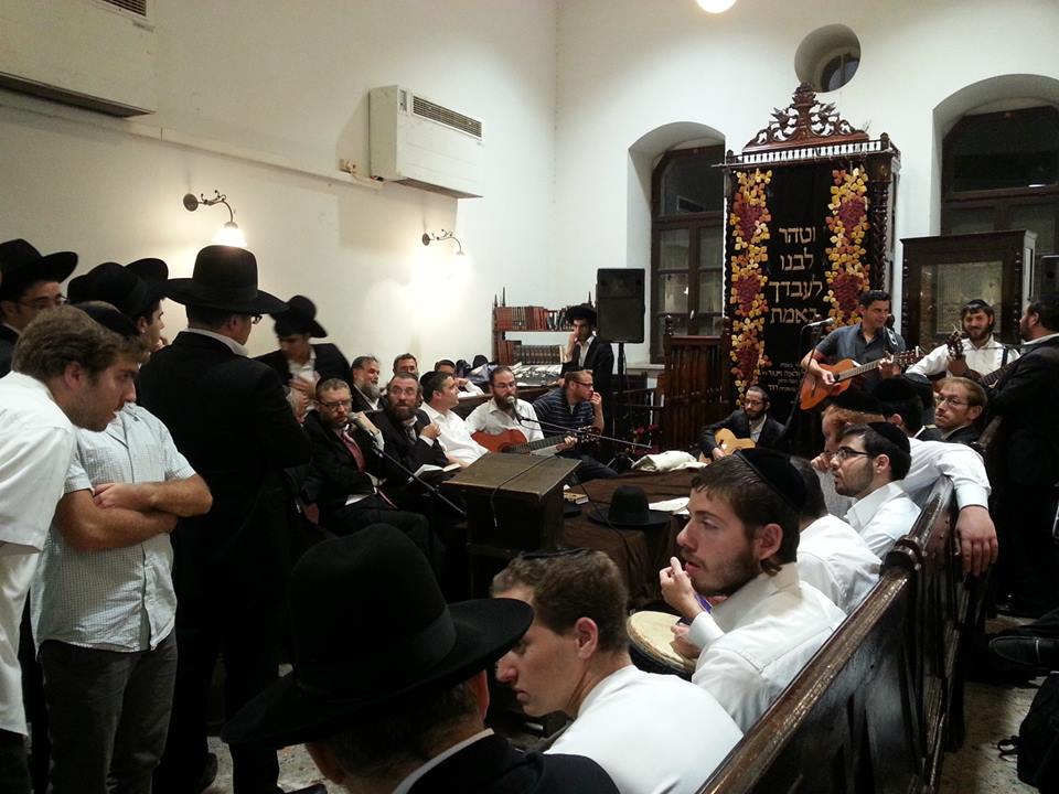 אֱלוֹהַּ סְלִיחוֹת סְלַח לָנוּ • שעה של סליחות בנוסח קרליבך • צפו