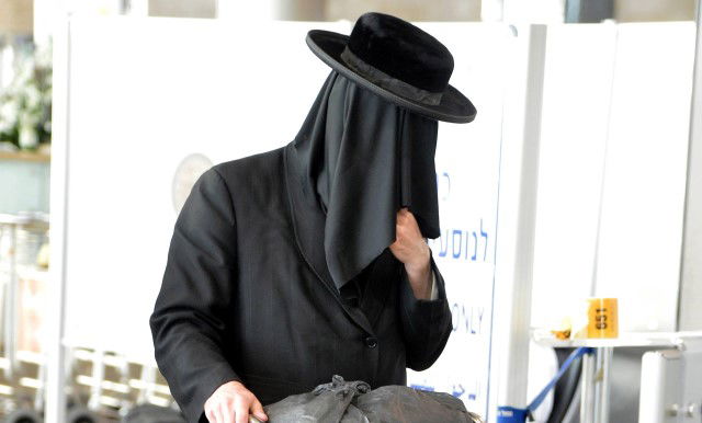 "שאלים" בשדה התעופה