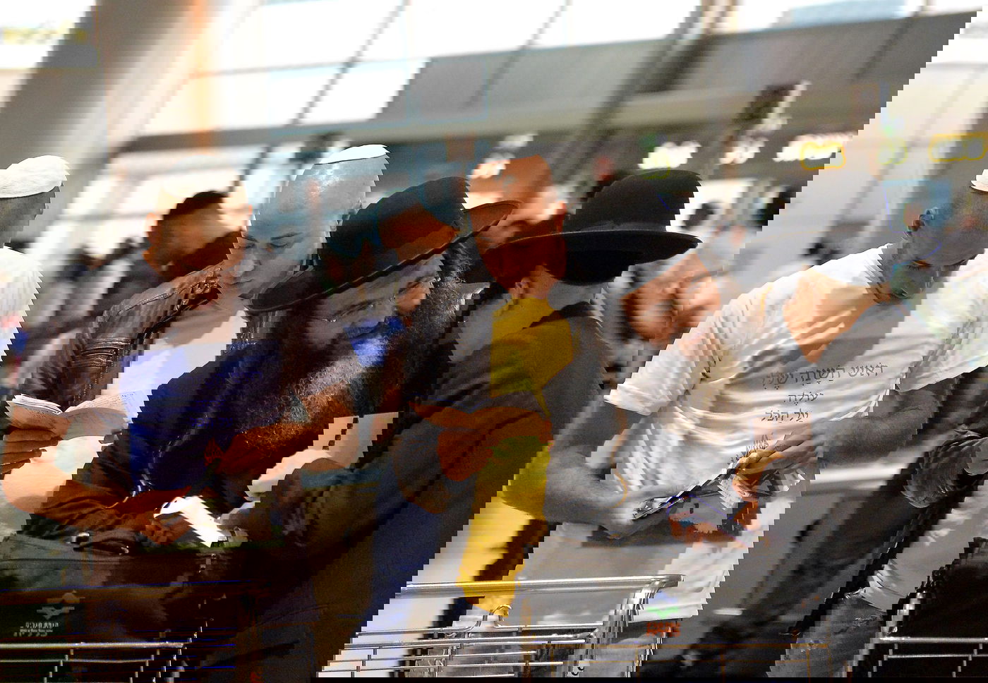 בדרך לאומן: "שאלים" נגד פריצות • תמונות