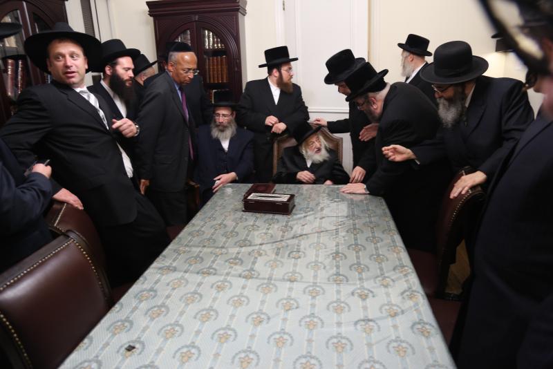 הבחירות לראשות עיריית ניו יורק: תומפסון נועד עם האדמו"רים