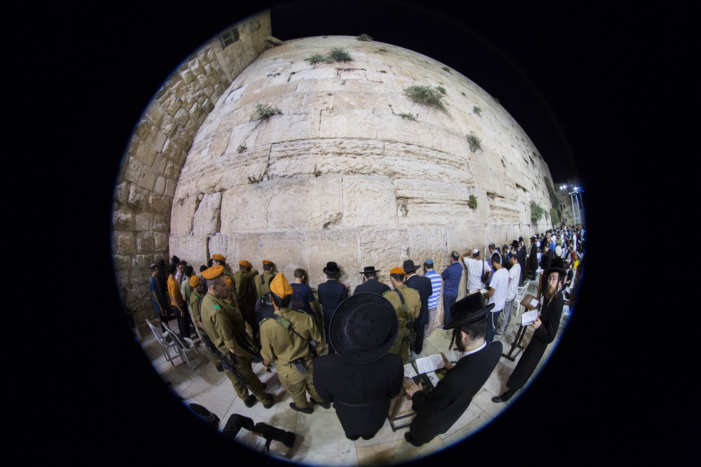 ערב ראש השנה: מבקשים סליחה בכותל המערבי • צפו