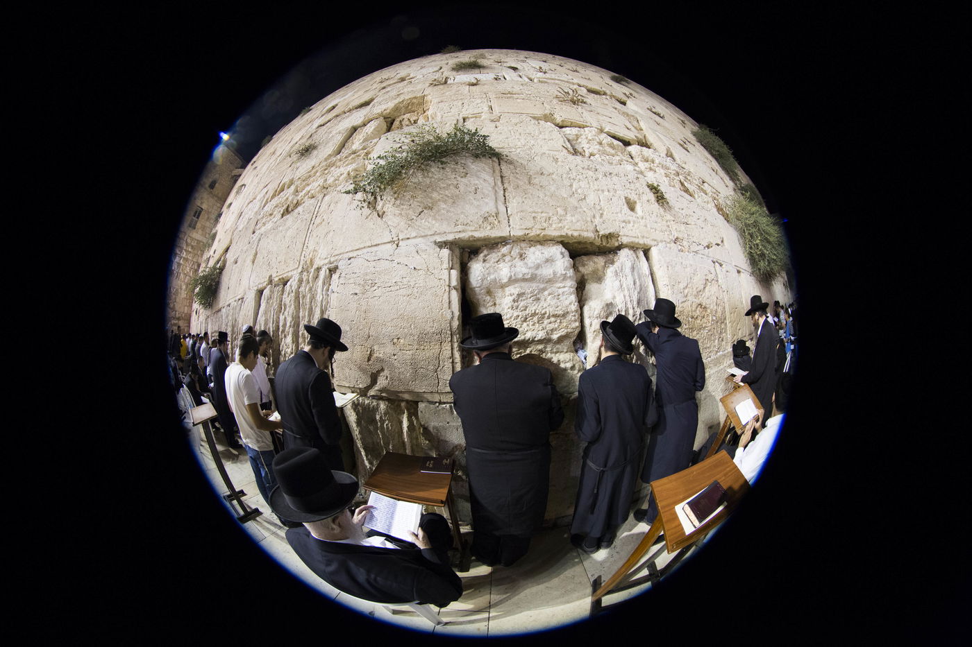 ערב ראש השנה: מבקשים סליחה בכותל המערבי • צפו