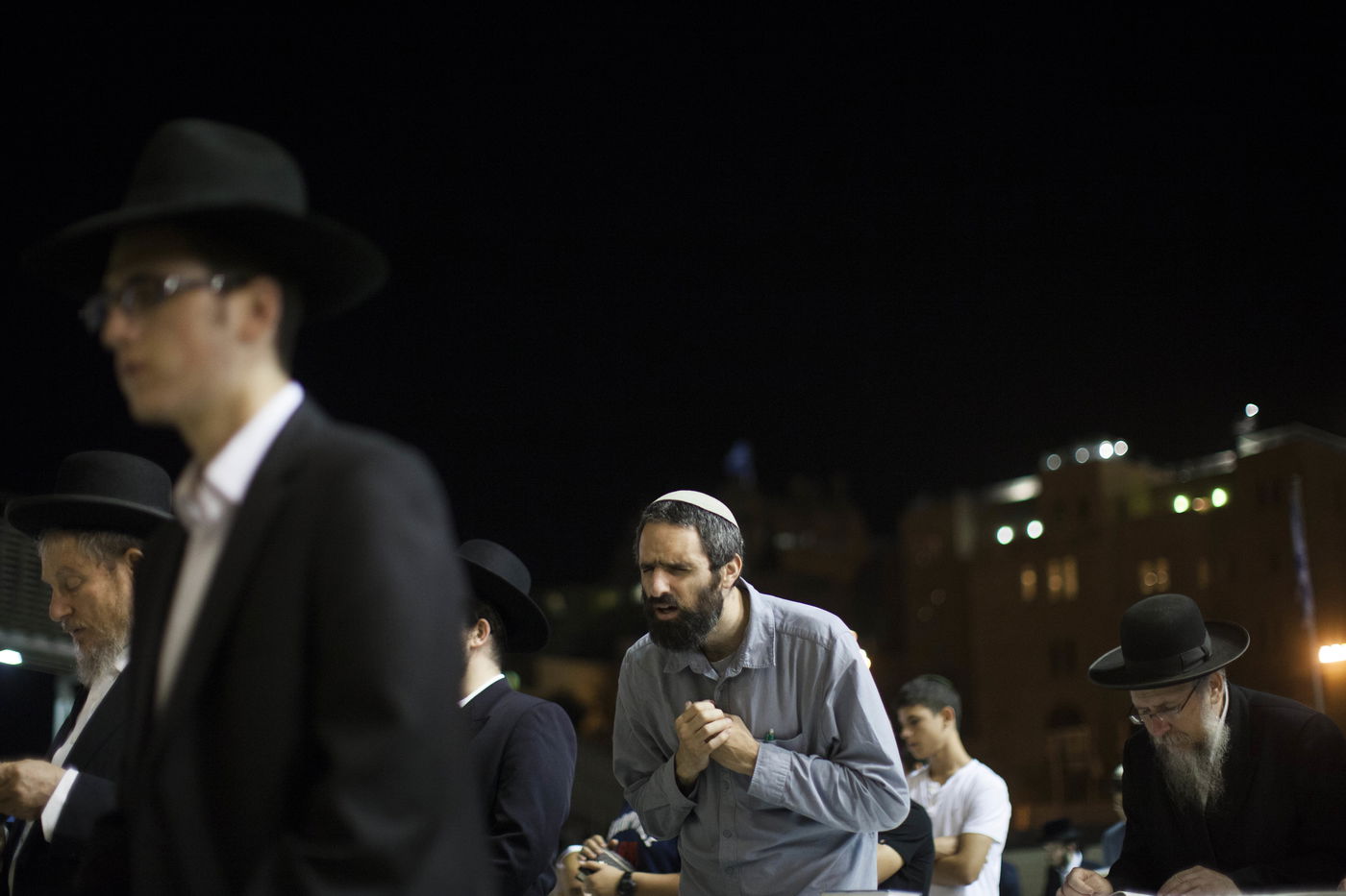 ערב ראש השנה: מבקשים סליחה בכותל המערבי • צפו