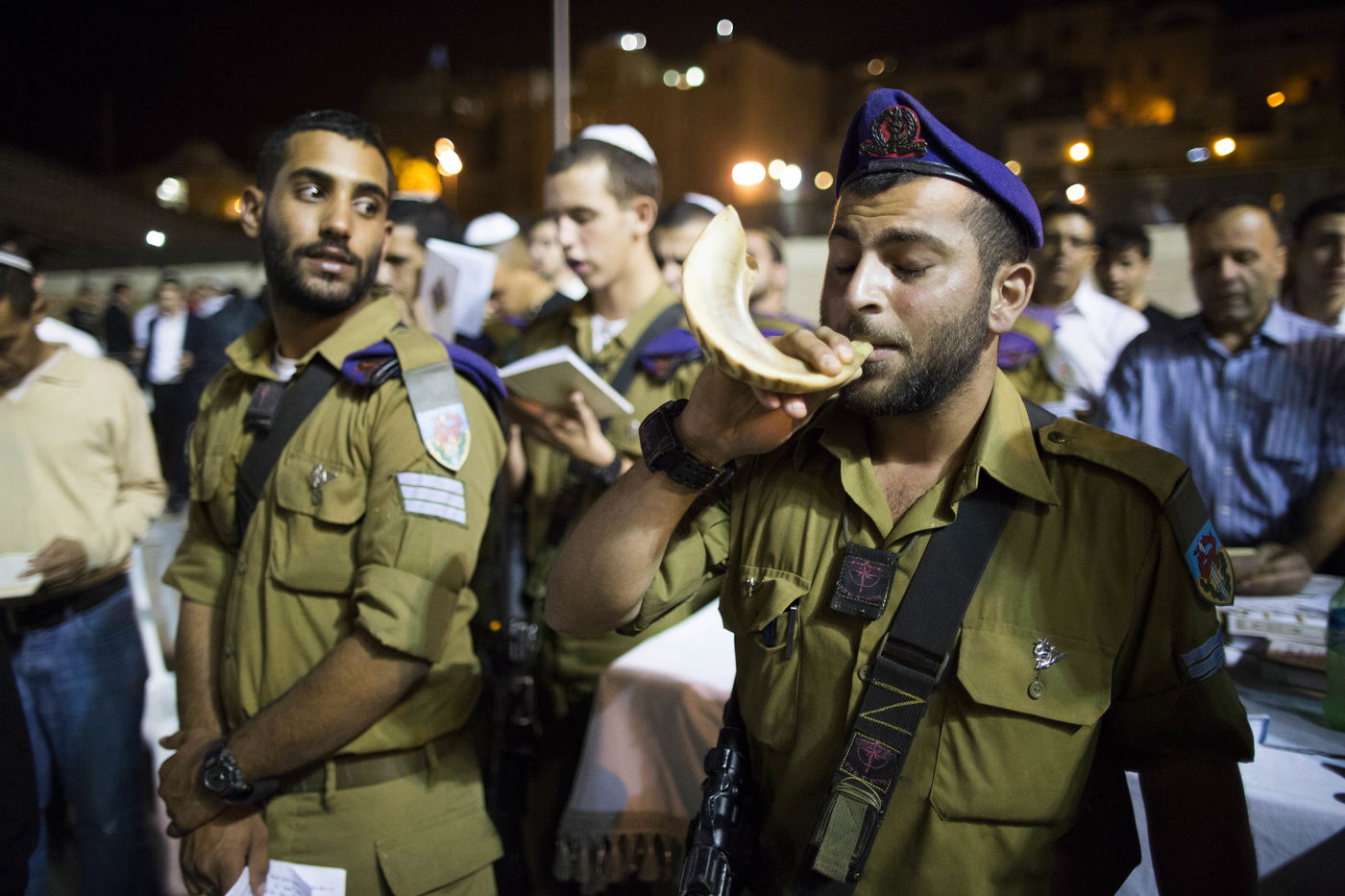 ערב ראש השנה: מבקשים סליחה בכותל המערבי • צפו