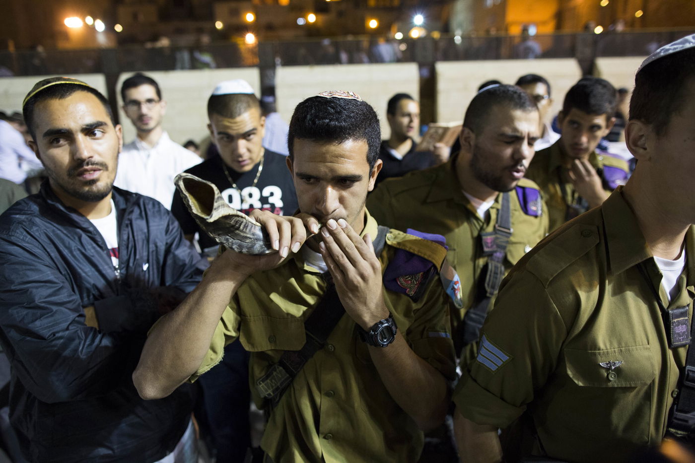 ערב ראש השנה: מבקשים סליחה בכותל המערבי • צפו