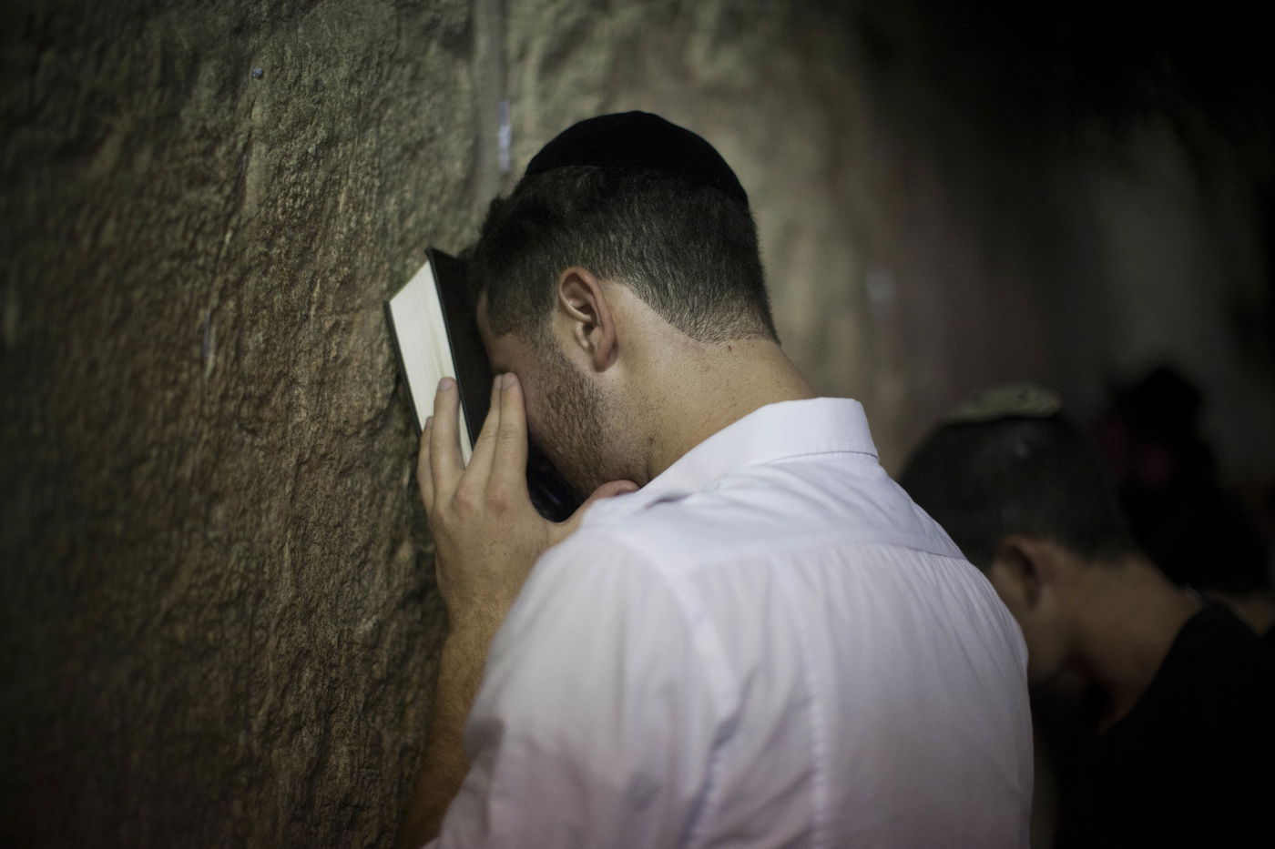ערב ראש השנה: מבקשים סליחה בכותל המערבי • צפו