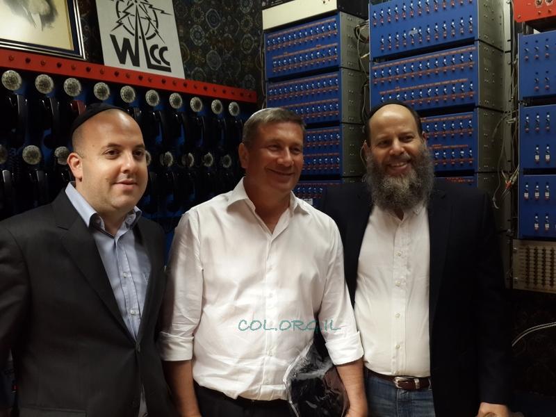 צפו בגלריה: נוחי דנקנר מבקר ב-770