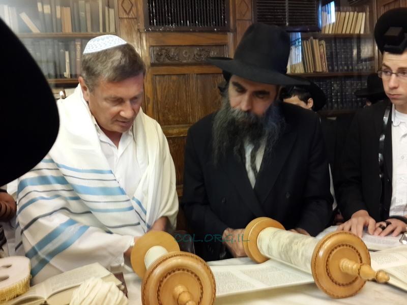 צפו בגלריה: נוחי דנקנר מבקר ב-770