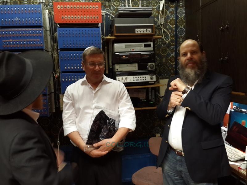 צפו בגלריה: נוחי דנקנר מבקר ב-770