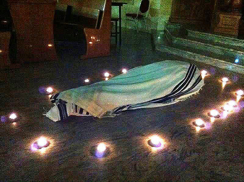 מיטתו של הרב חיים מן ז"ל, הלילה