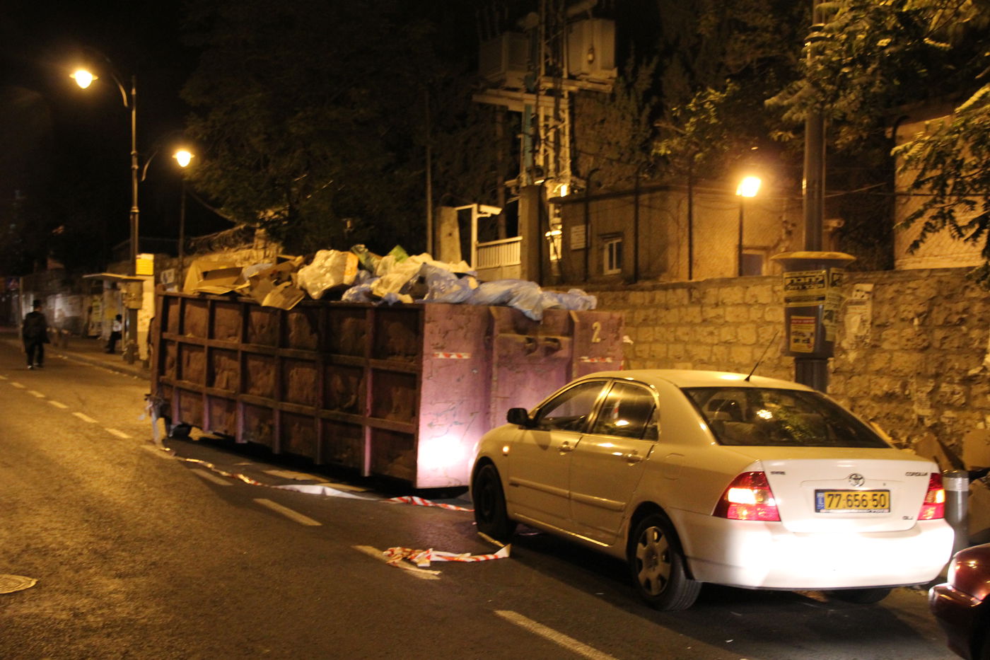 קטסטרופה בירושלים: רחובות השכונות החרדיות מלאים אשפה
