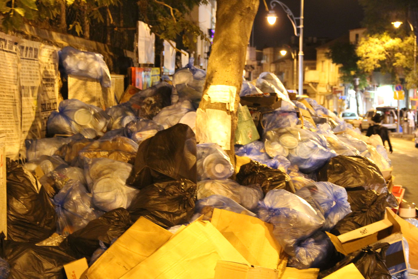 קטסטרופה בירושלים: רחובות השכונות החרדיות מלאים אשפה