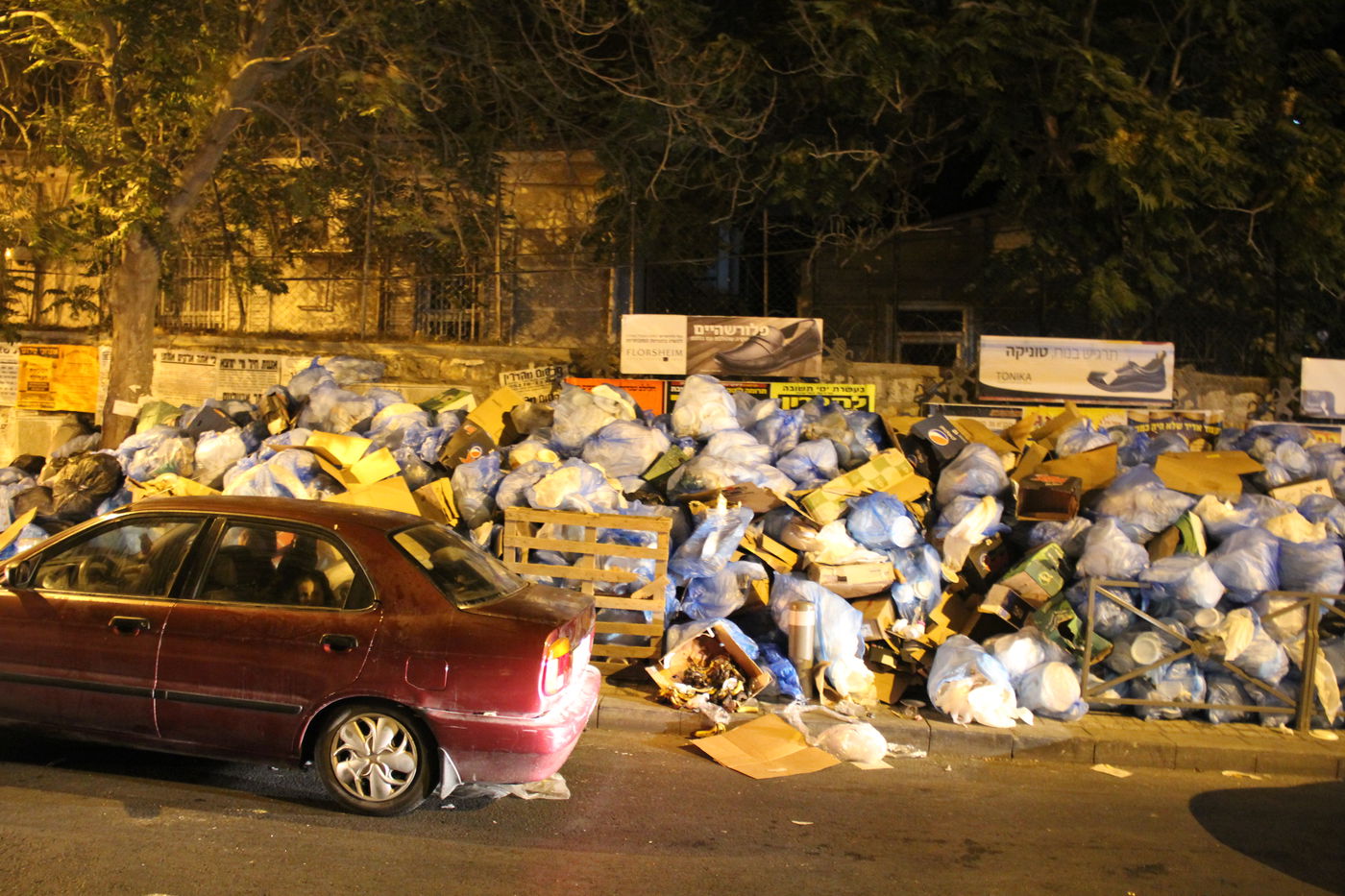 קטסטרופה בירושלים: רחובות השכונות החרדיות מלאים אשפה