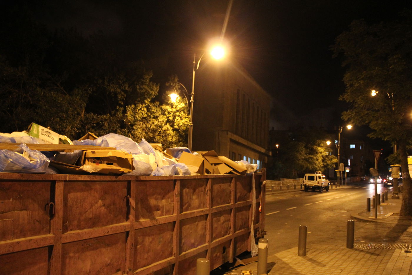קטסטרופה בירושלים: רחובות השכונות החרדיות מלאים אשפה