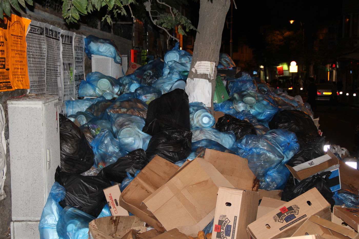 קטסטרופה בירושלים: רחובות השכונות החרדיות מלאים אשפה