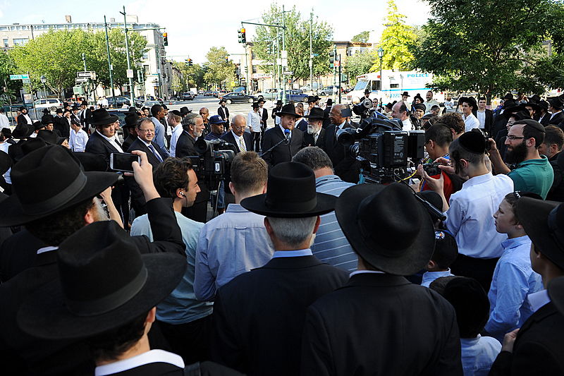 הבחירות בניו יורק: ביל תומפסון מחזר אחר קולות החב"דניקים