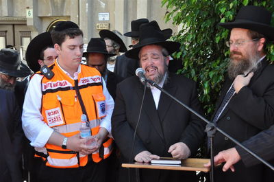 צפו: מאות בהלווית הנגיד ר' שלמה זקהיים