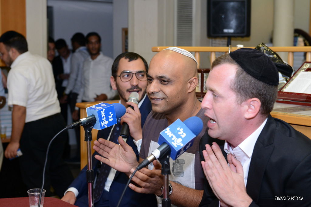 צפו: קובי פרץ והרב שמואלי בסליחות