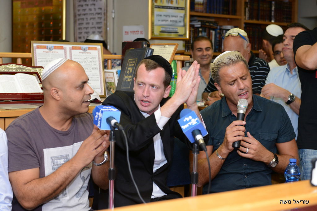 צפו: קובי פרץ והרב שמואלי בסליחות