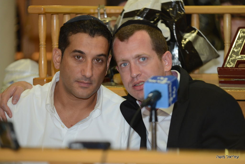 צפו: קובי פרץ והרב שמואלי בסליחות