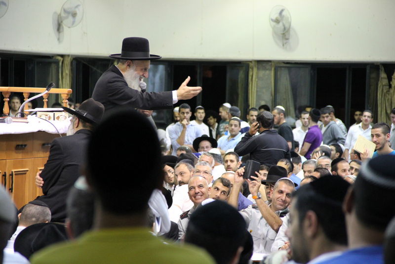 הרב אלבז בסליחות: 'מי שמקצץ יש לו שריטה'