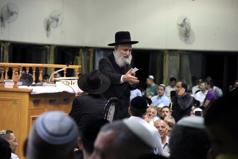 הרב אלבז בסליחות: 'מי שמקצץ יש לו שריטה'