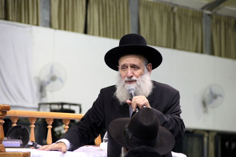 הרב אלבז בסליחות: 'מי שמקצץ יש לו שריטה'