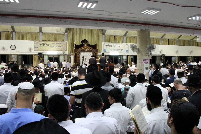 הרב אלבז בסליחות: 'מי שמקצץ יש לו שריטה'