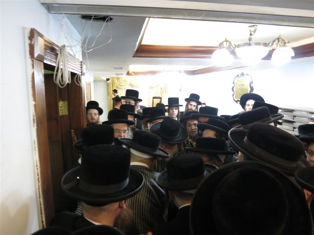 גלריה: האדמו"ר מבעלזא בביקור אצל האדמו"ר מתולדות אברהם יצחק