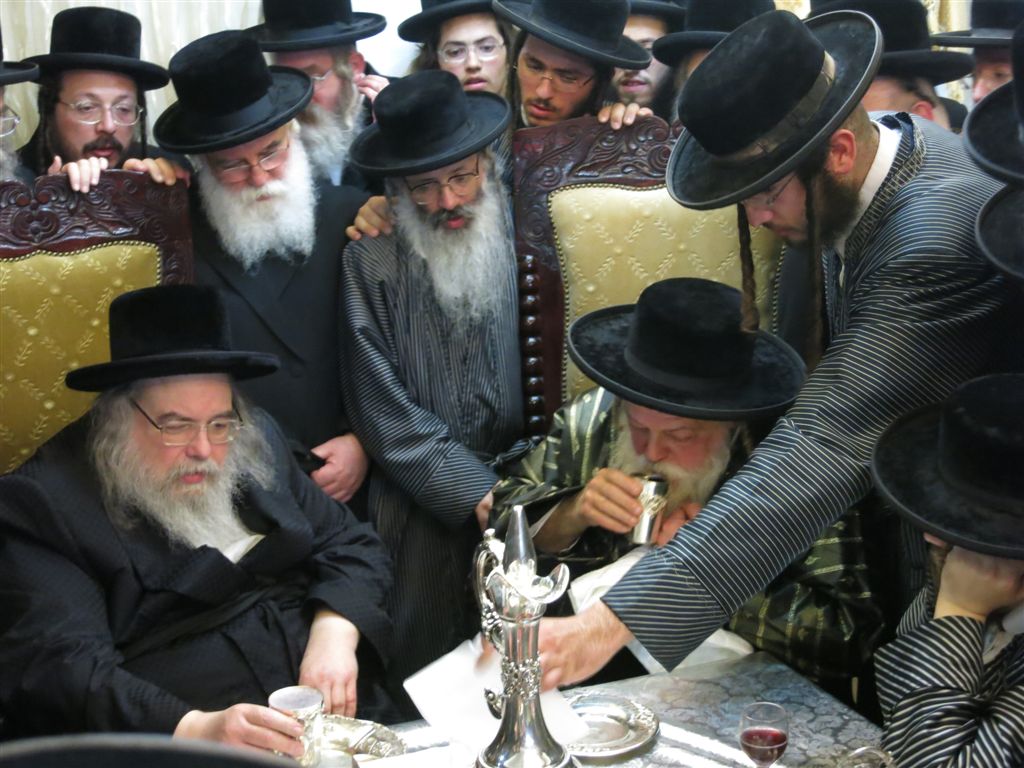 גלריה: האדמו"ר מבעלזא בביקור אצל האדמו"ר מתולדות אברהם יצחק