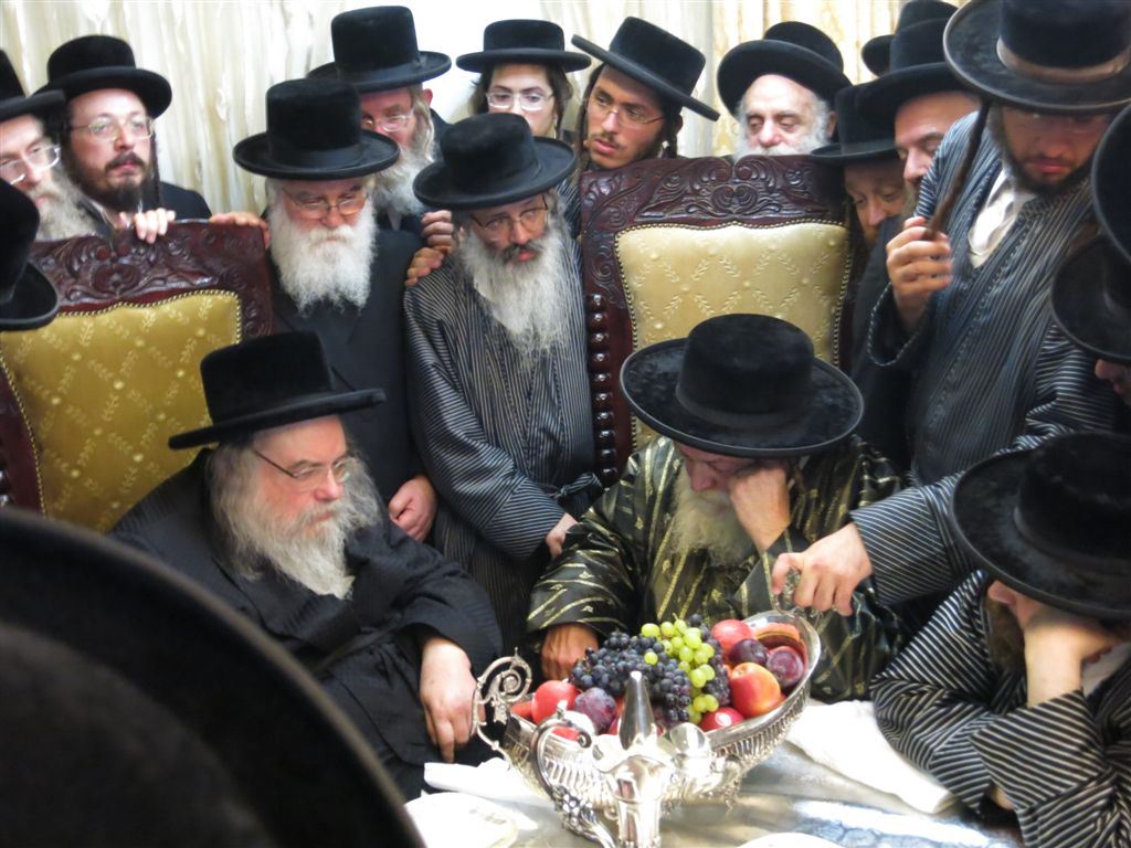 גלריה: האדמו"ר מבעלזא בביקור אצל האדמו"ר מתולדות אברהם יצחק