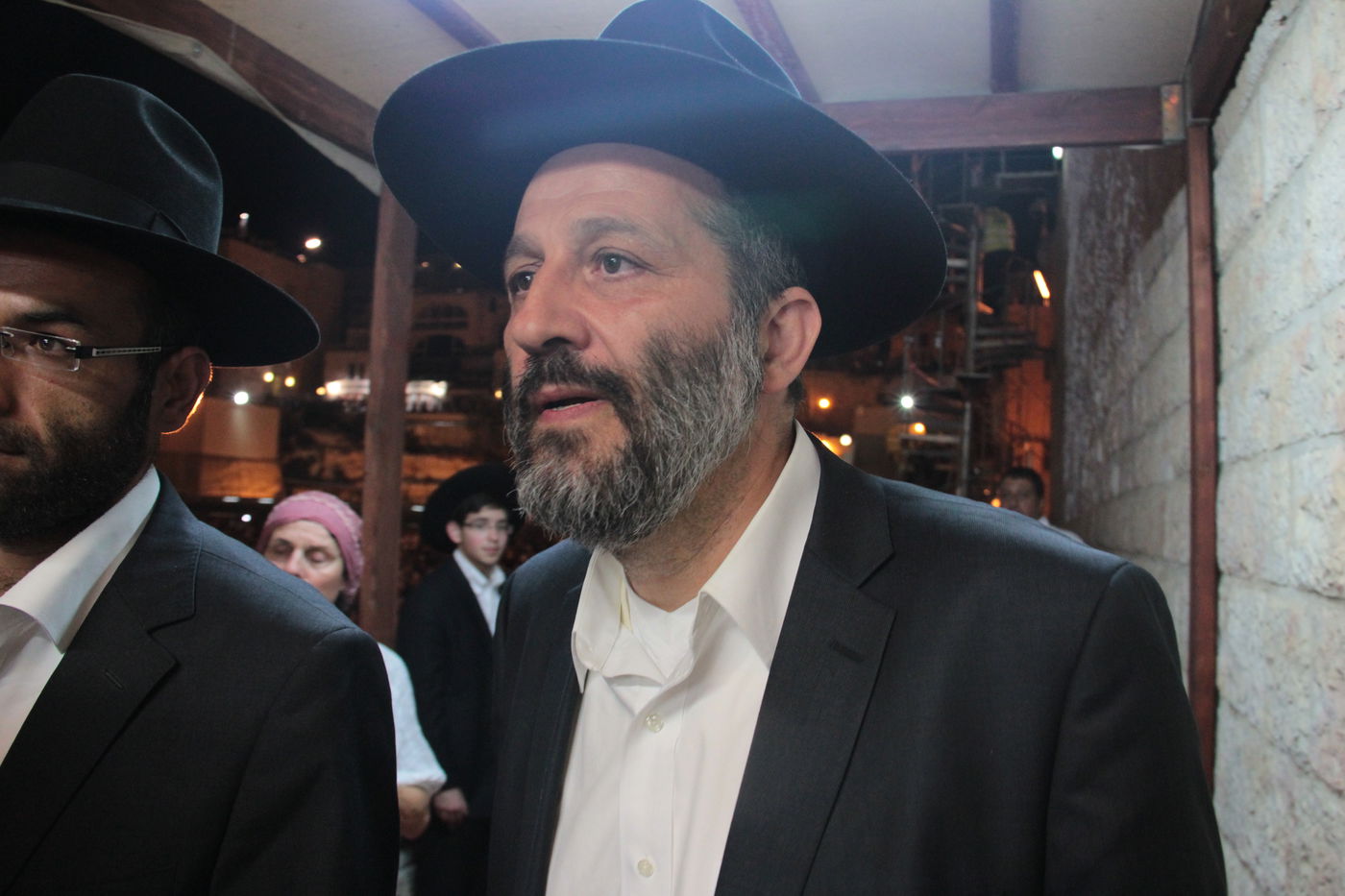 אַדִּירֵי אֲיֻמָּה, יַאְדִּירוּ: רבבות בכותל