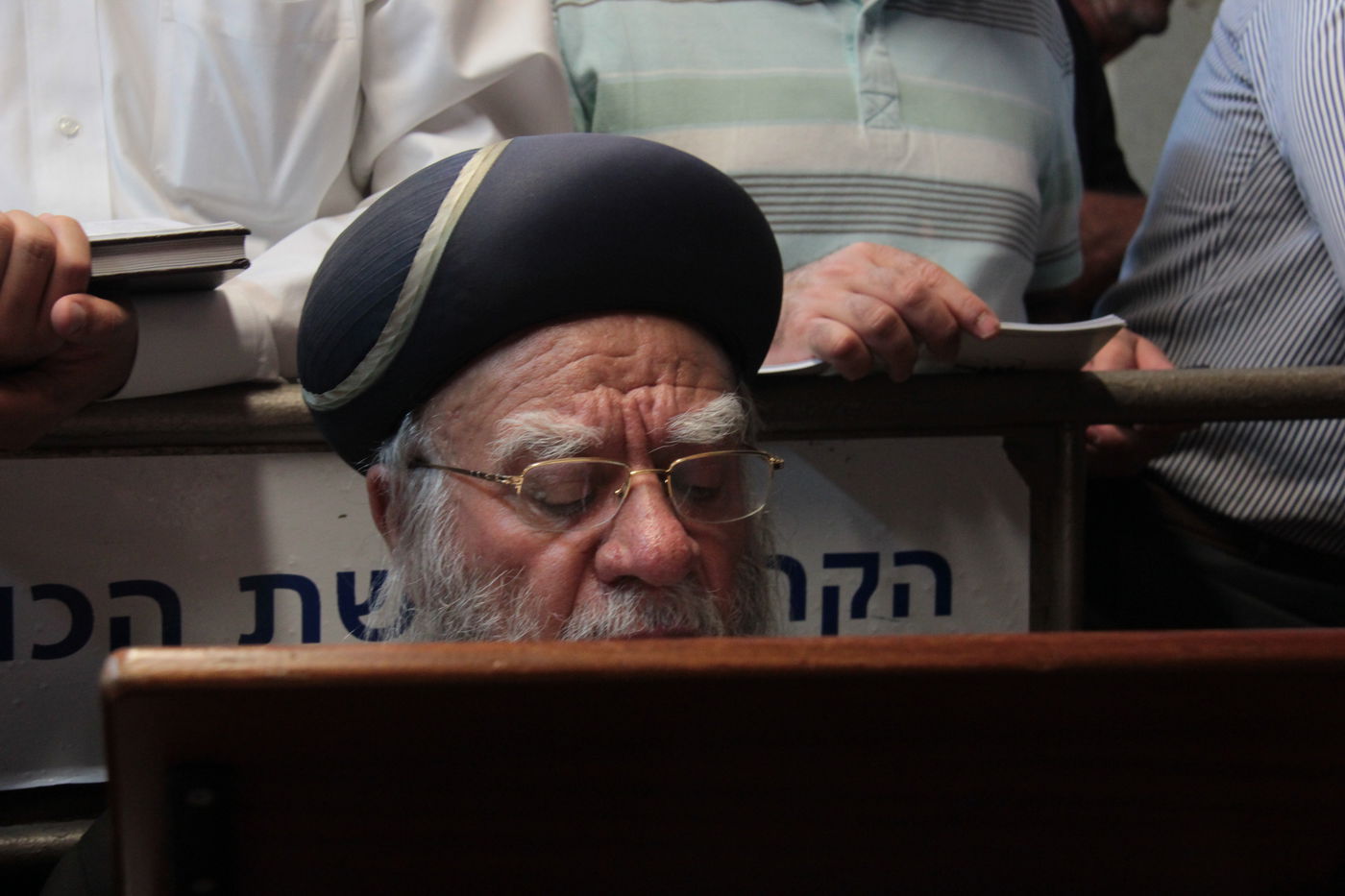 אַדִּירֵי אֲיֻמָּה, יַאְדִּירוּ: רבבות בכותל