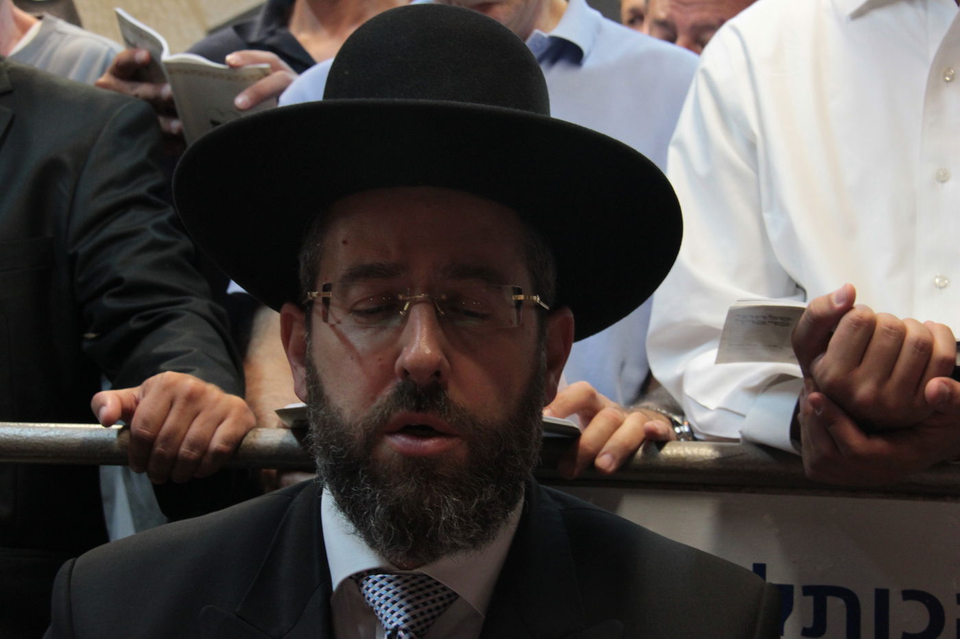 אַדִּירֵי אֲיֻמָּה, יַאְדִּירוּ: רבבות בכותל