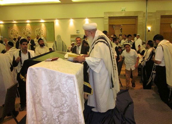 סיקור: יום כיפור במחיצת הרב שלמה עמאר