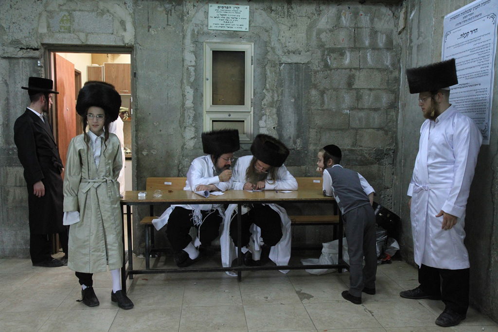 ערב יום כיפור בחצר לעלוב בבית שמש • גלריה