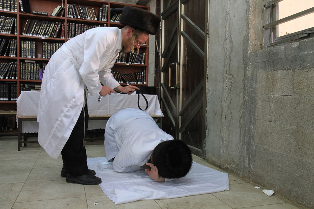 ערב יום כיפור בחצר לעלוב בבית שמש • גלריה