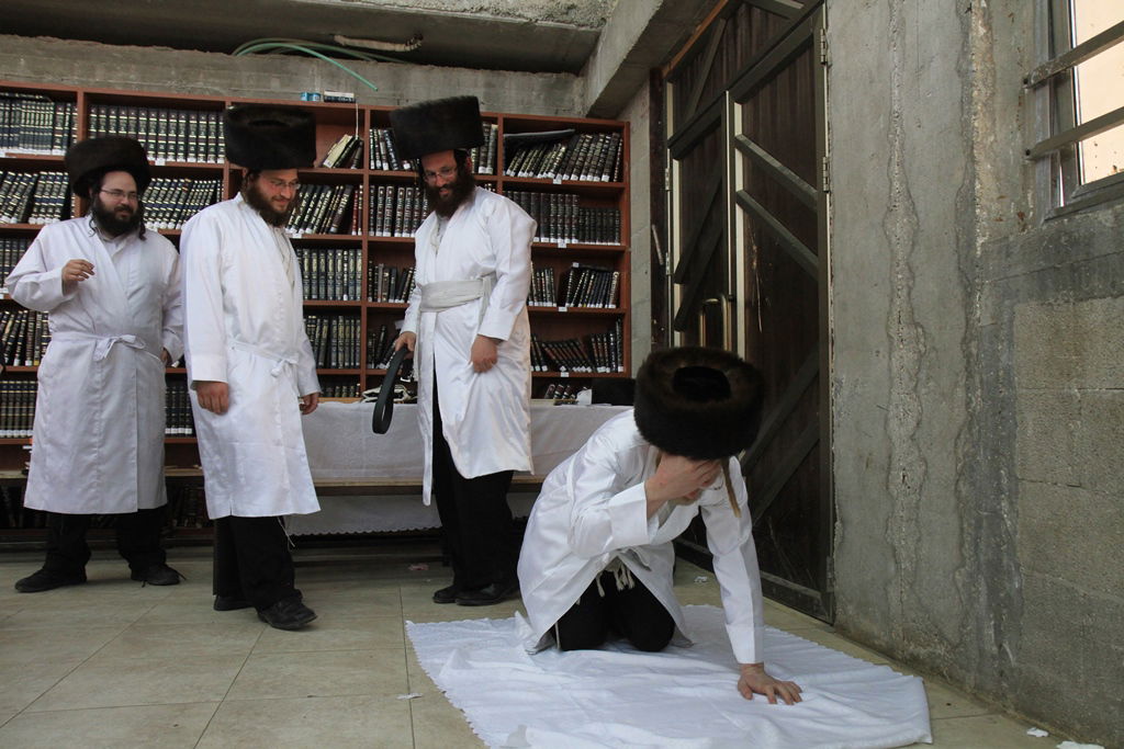 ערב יום כיפור בחצר לעלוב בבית שמש • גלריה