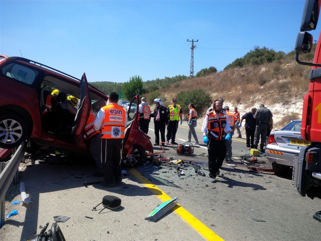 כביש 38 סמוך לבית שמש: חרדי נהרג בתאונה קשה