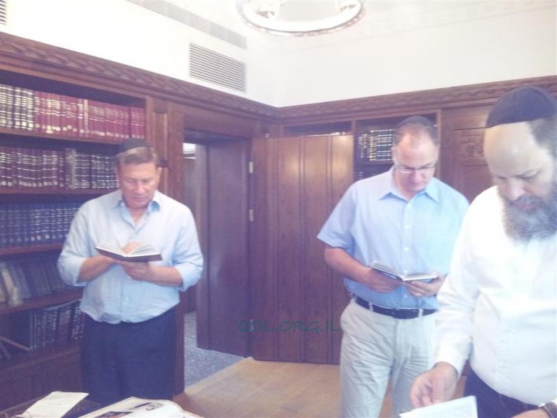 שוב: נוחי דנקנר בבית 770, והפעם בישראל