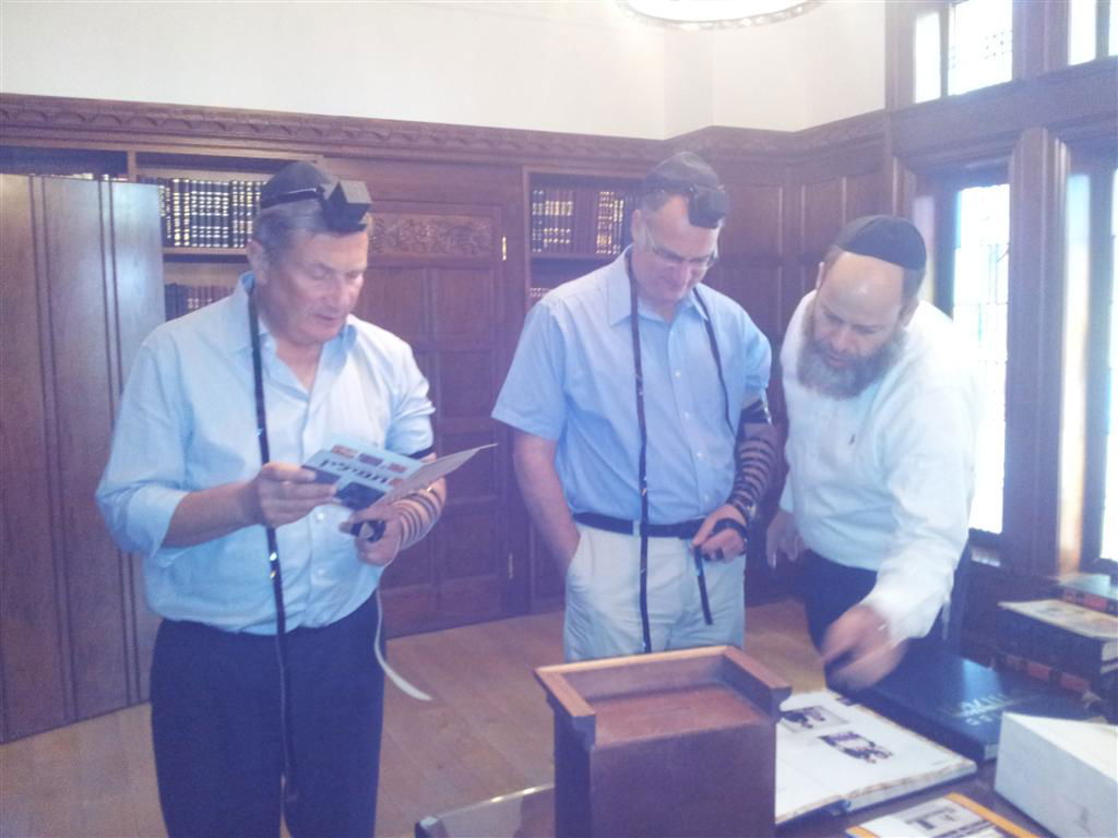 שוב: נוחי דנקנר בבית 770, והפעם בישראל