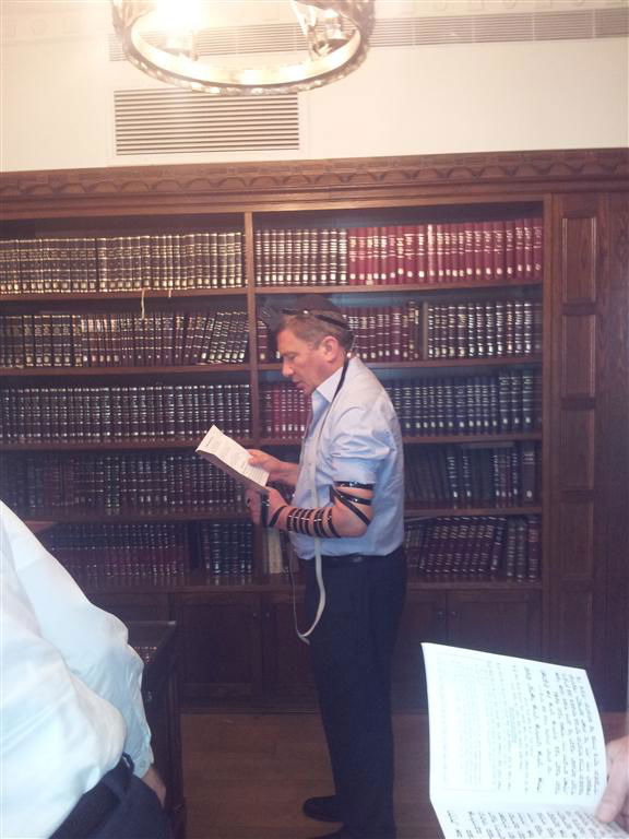 שוב: נוחי דנקנר בבית 770, והפעם בישראל