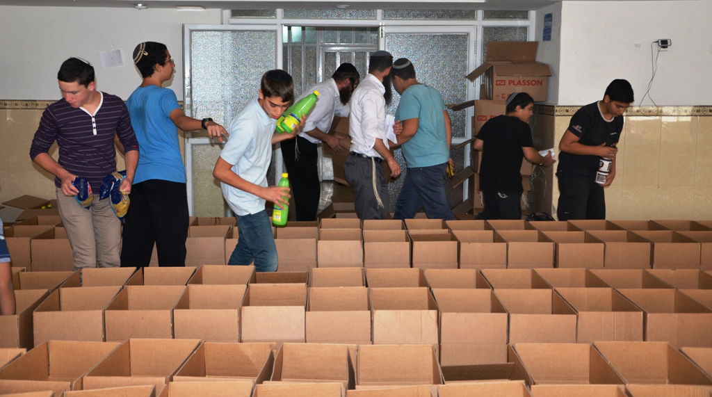 בני נוער מתנדבים במסגרת הארגון