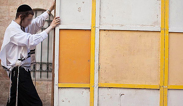 אדם נפל מגובה בעת בניית סוכה, ונפצע באורח בינוני