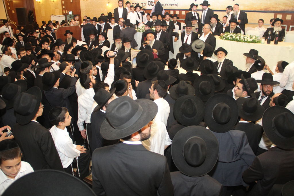 תיעוד: בשל אשפוז הגר"ע הריקודים הוחלפו בתהילים