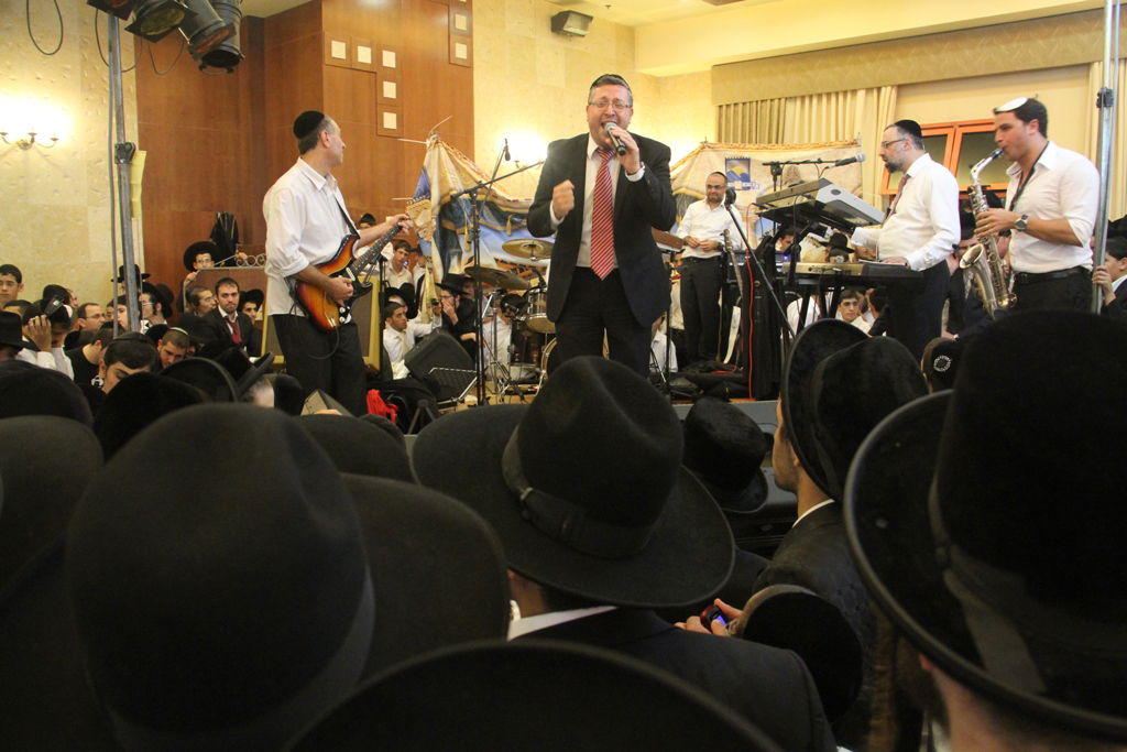 תיעוד: בשל אשפוז הגר"ע הריקודים הוחלפו בתהילים