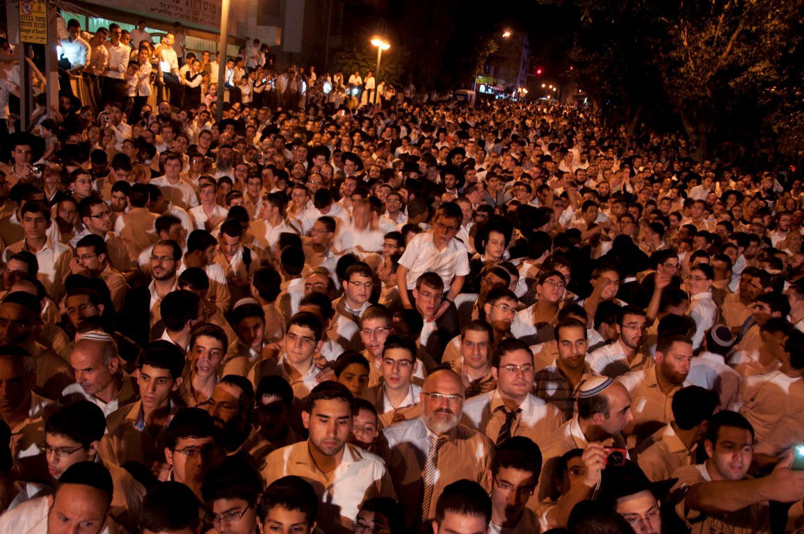 למעלה מ- 40 אלף איש בשמחת בית השואבה של חסידות מישקולץ בפתח תקוה