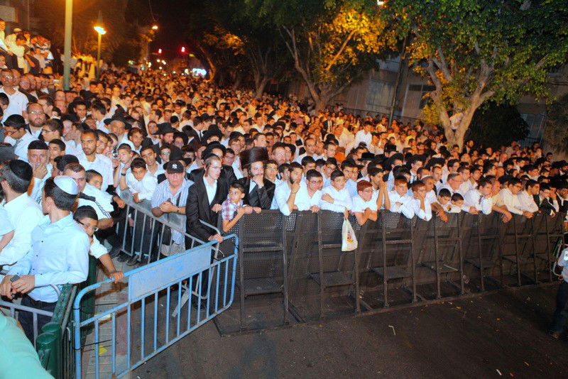 למעלה מ- 40 אלף איש בשמחת בית השואבה של חסידות מישקולץ בפתח תקוה