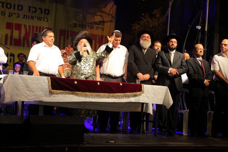 למעלה מ- 40 אלף איש בשמחת בית השואבה של חסידות מישקולץ בפתח תקוה